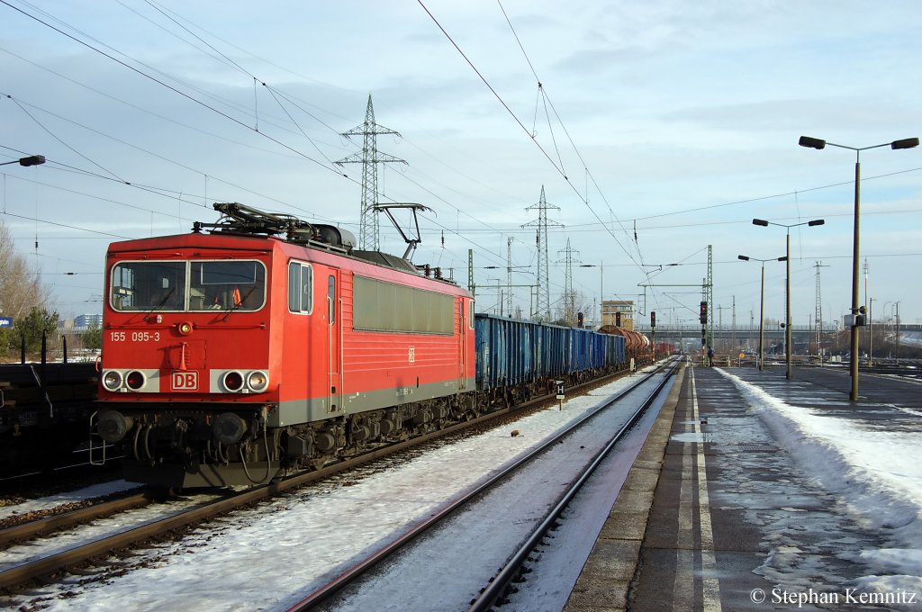 155 095-3 mit einem gemischten GZ in Berlin Schnefeld Flughafen in Richtung Genshagener Heide. Gru zurck! 08.01.2011