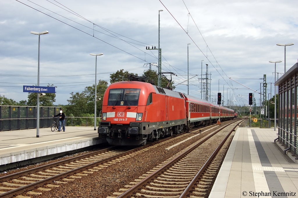 182 011-7 DB Regio AG mit dem RE10 (RE 18460) von Cottbus nach Leipzig Hbf in Falkenberg(Elster). 11.08.2011