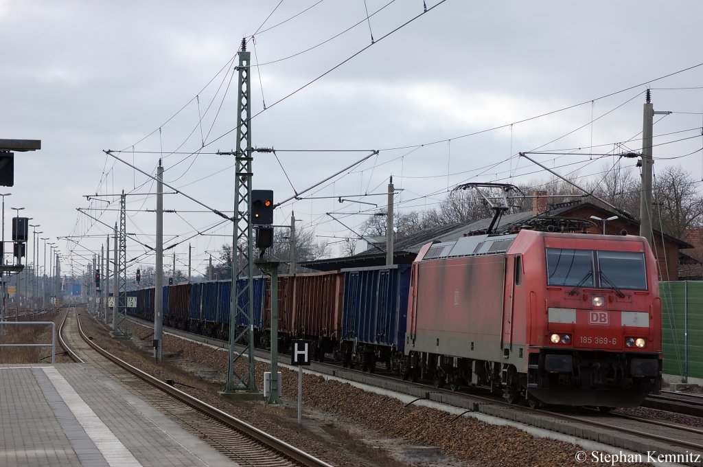 185 369-6 mit einem PKP-Cargo Eaos Ganzzug in Rathenow in Richtung Wustermark unterwegs. 05.03.2011