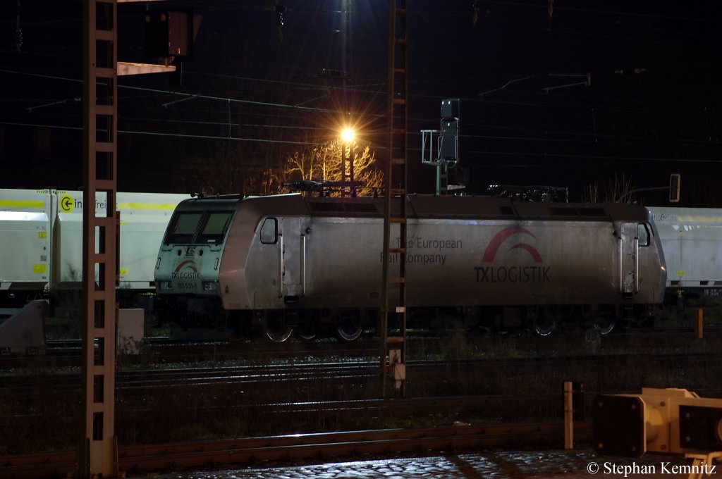 185 531-1 von der TX Logistik AG brachte einen Holzzug nach Stendal und steht nun abgestellt in Stendal. 04.02.2011