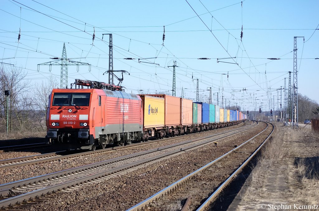 189 010-2 mit einem Containerzug in Saarmund. 08.03.2011