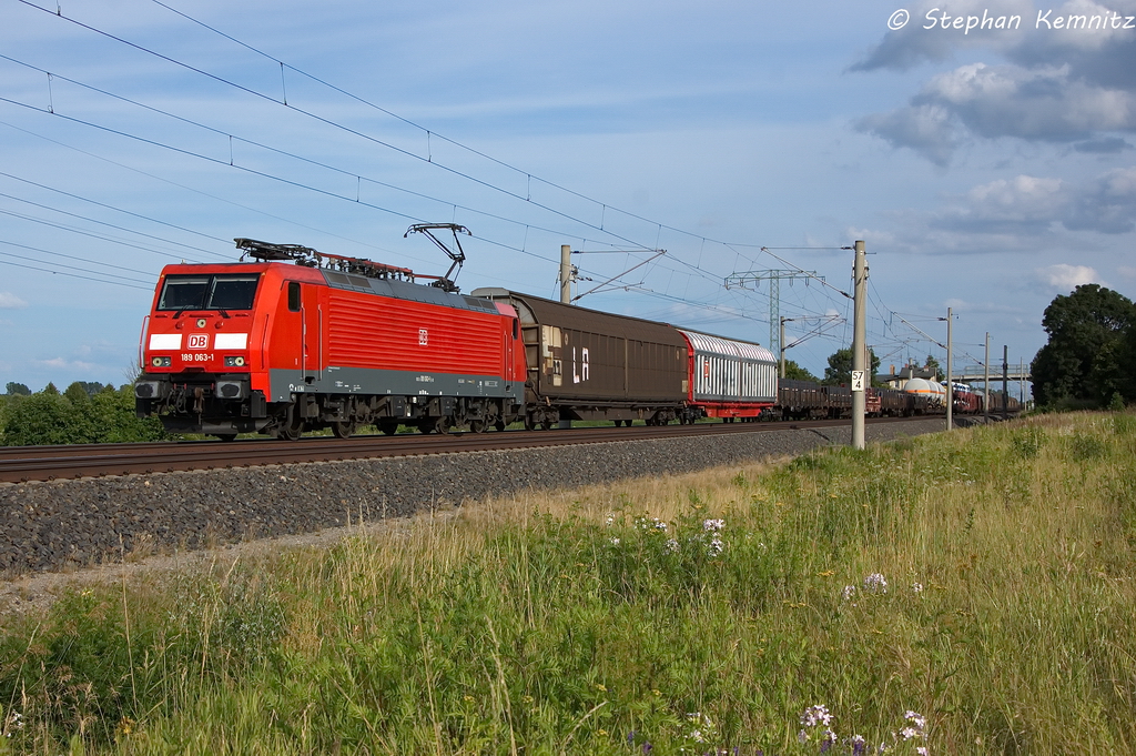 189 063-1 DB Schenker Rail Deutschland AG mit einem gemischtem G�terzug in Vietznitz und fuhr in Richtung Wittenberge weiter. 16.07.2013