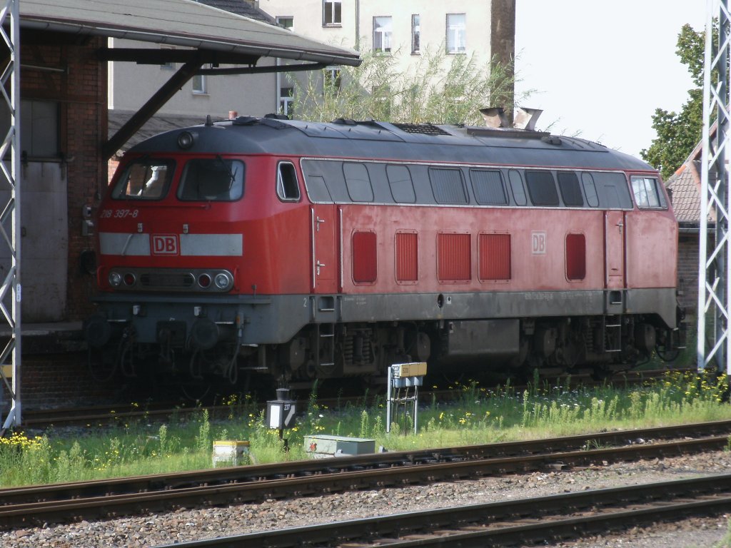 218 397 stand am 24.September 2011 am Gterboden in Stralsund. 