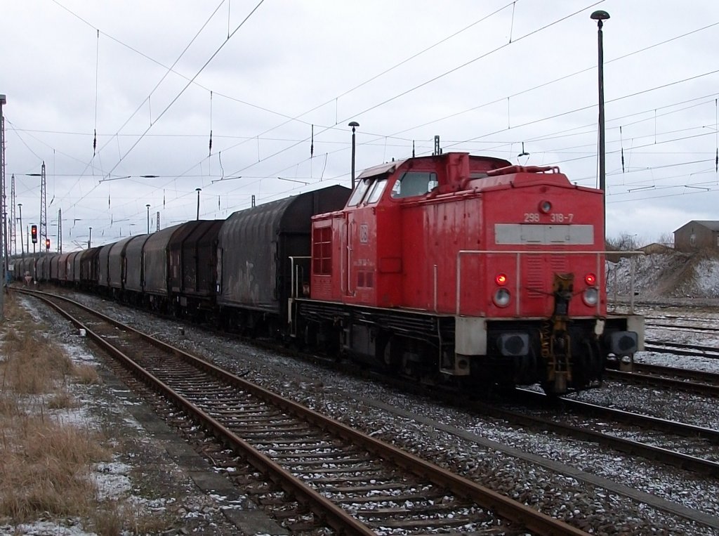 298 318 lief am 26.Januar 2011 von Mukran bis Stralsund am Schlu mit,als ich die Lok am Schlu in Bergen/Rgen noch fotografierte.