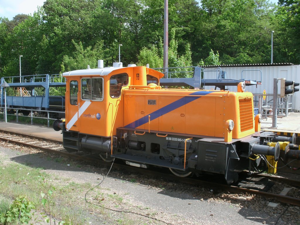 335 045-1 von NorthRail,am 12.Mai 2012,an der Autoverladung in Berlin Wannsee.