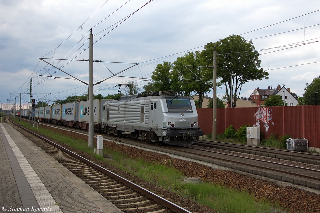 37031 AKIEM f�r ECR - Euro Cargo Rail SAS mit einem Containerzug in Rathenow und fuhr in Richtung Wustermark weiter. 11.06.2012