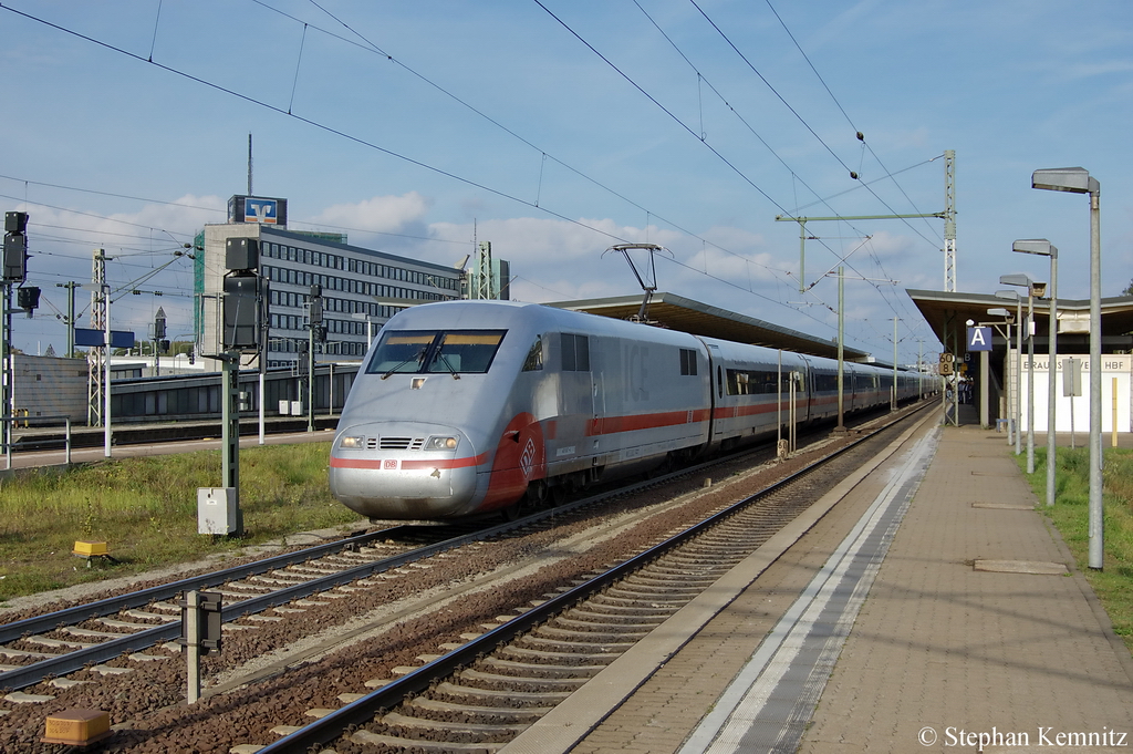 401 067-4  Garmisch/Partenkirchen  als ICE 873 von Berlin Ostbahnhof nach Basel SBB in Braunschweig. Dies war erst der zweite ICE nach der Streckensperrung zwischen Braunschweig und Wolfsburg der in Braunschweig wieder hielt. Der Grund fr Sperrung war die Streckensperrung Weddel - Fallersleben wegen Vandalismus an der Strecke. 27.09.2011