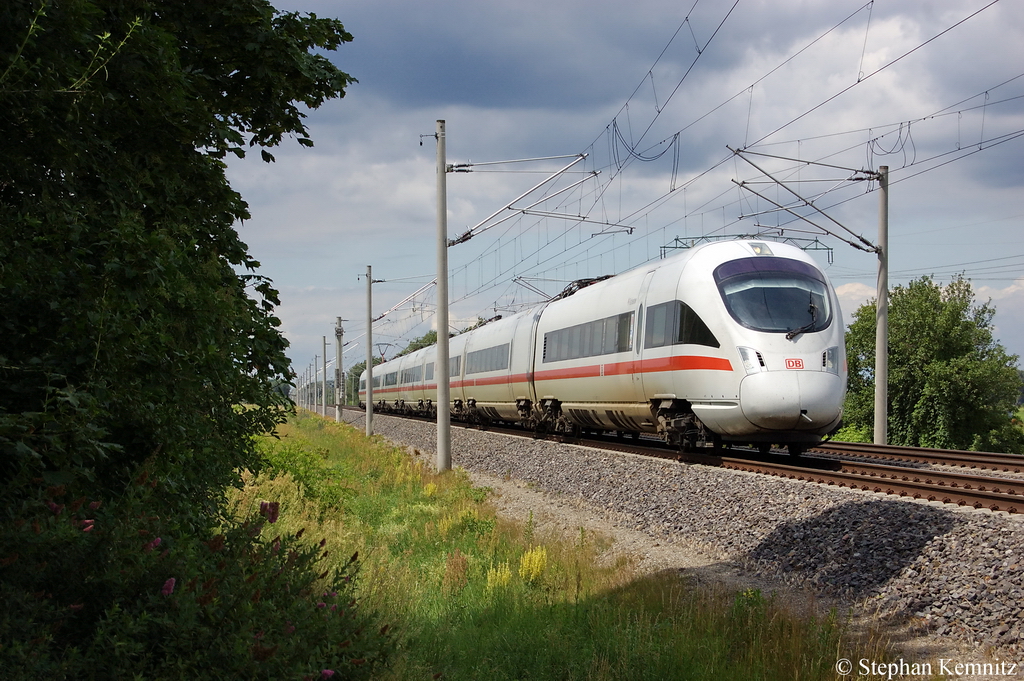 411 077-1  Rathenow  als ICE 1507 von Hamburg-Altona nach Leipzig Hbf in Vietznitz. 01.07.2011