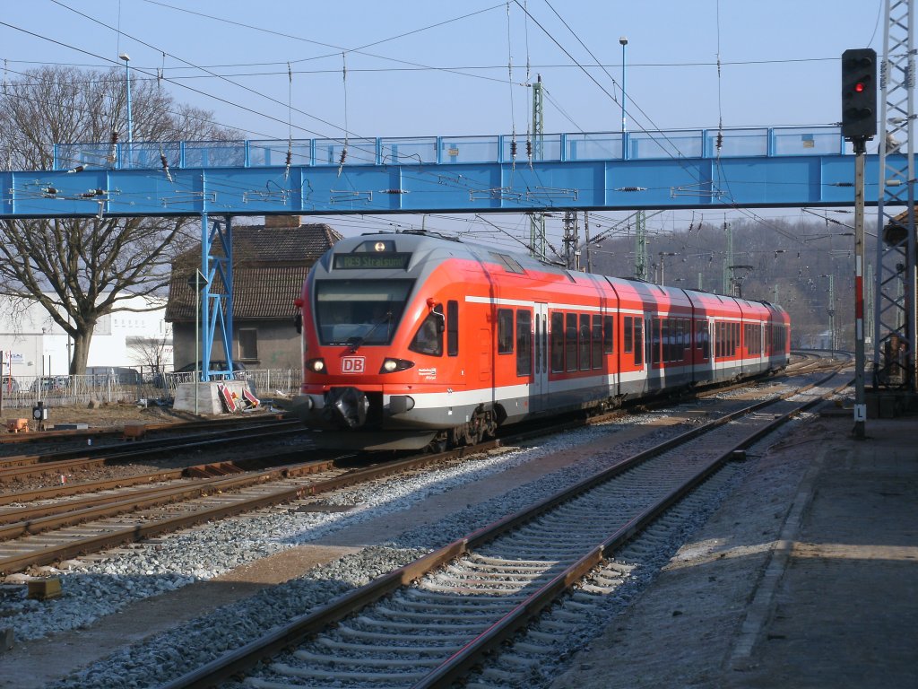 429 029 von Binz nach Stralsund am 01.M�rz 2011 bei der Einfahrt in Bergen/R�gen.