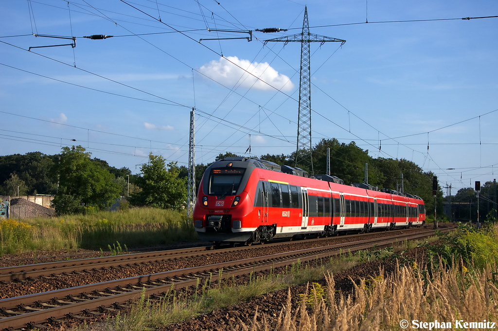 442 315/815 als RB20 (RB 28712) von Potsdam Hbf nach Oranienburg in Satzkorn. 17.08.2012