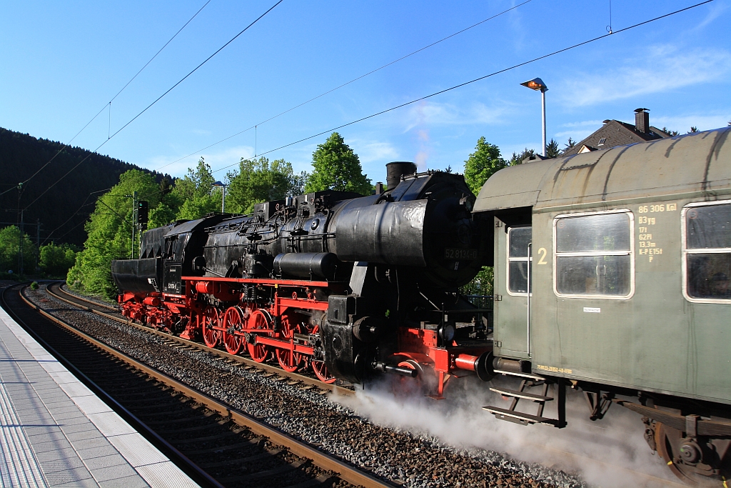 52 8134-0 der Eisenbahnfreunde Betzdorf (EFB) fhrt mit Sonderzug Tender voraus am 08.05.2011 aus den Bahnhof Kirchen/Sieg weiter Richtung Betzdorf. In Betzdorf war Kreisheimattag vom (Landkreis Altenkirchen/Ww) und 150 Jahre Streckenjubilum Siegstrecke.