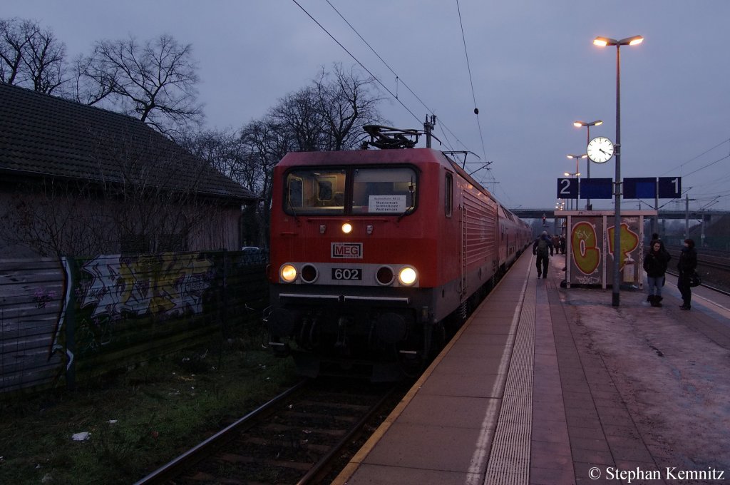 602 (143 204-6) MEG mit der RB21 (RB 18672) aus Potsdam Griebnitzsee in Wustermark. 11.01.2011