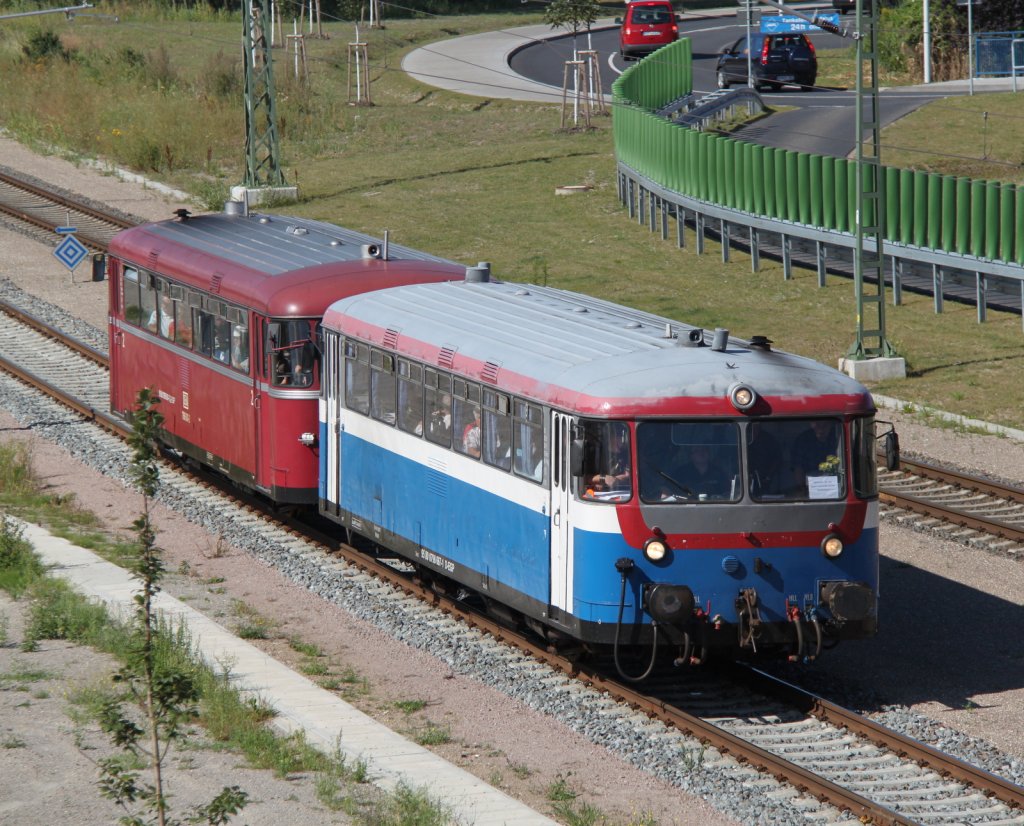 798 610-2 als PEG-Sonderzug im Auftrag der Firma EGP von Pritzwalk nach Warnemnde bei der Durchfahrt in Warnemnde-Werft.11.08.2011