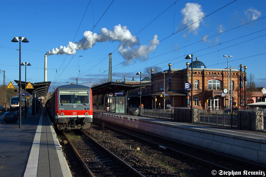 928 600 und eine weitere 628er als RB (RB 14949) von Uelzen nach Braunschweig Hbf in Uelzen. 06.01.2012