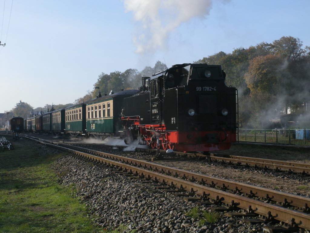 99 1782 bespannte am Morgen,vom 22.Oktober 2011,den ersten Zug nach Ghren,als Dieser Putbus verlie.