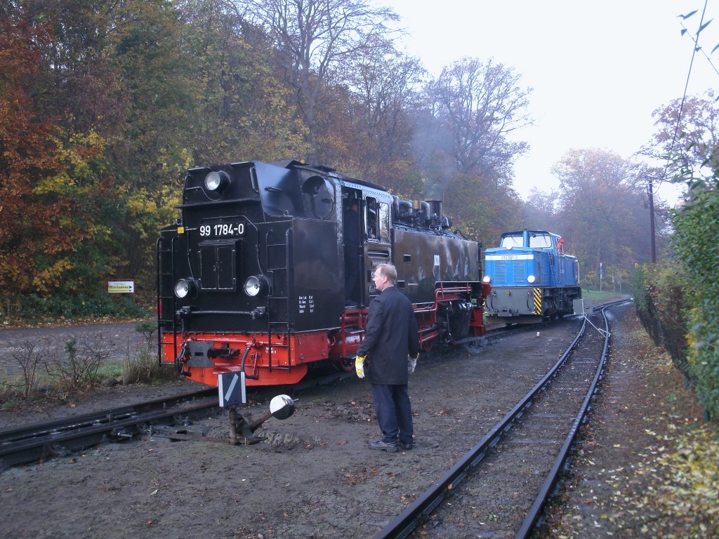 99 1784 und 251 901 am 05.November 2011 in G�hren.