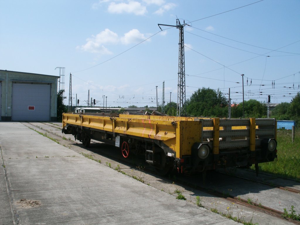 Abgestellter Skl-Anhnger,am 11.Juni 2011,bei der Bahnmeisterei in Bergen/Rgen.