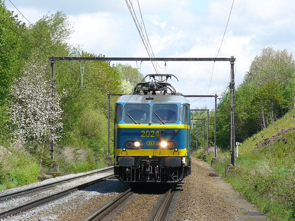 Afscheidsrit NMBS reeks 20 georganiseerd door de TSP. NMBS loc 2024 Hennuy�res 11-05-2013. 
