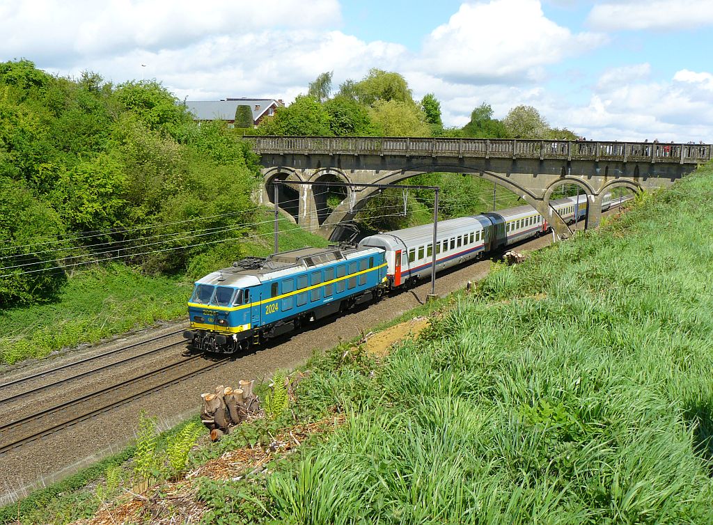 Afscheidsrit NMBS reeks 20 georganiseerd door de TSP. NMBS loc 2024 Hennuy�res 11-05-2013. 