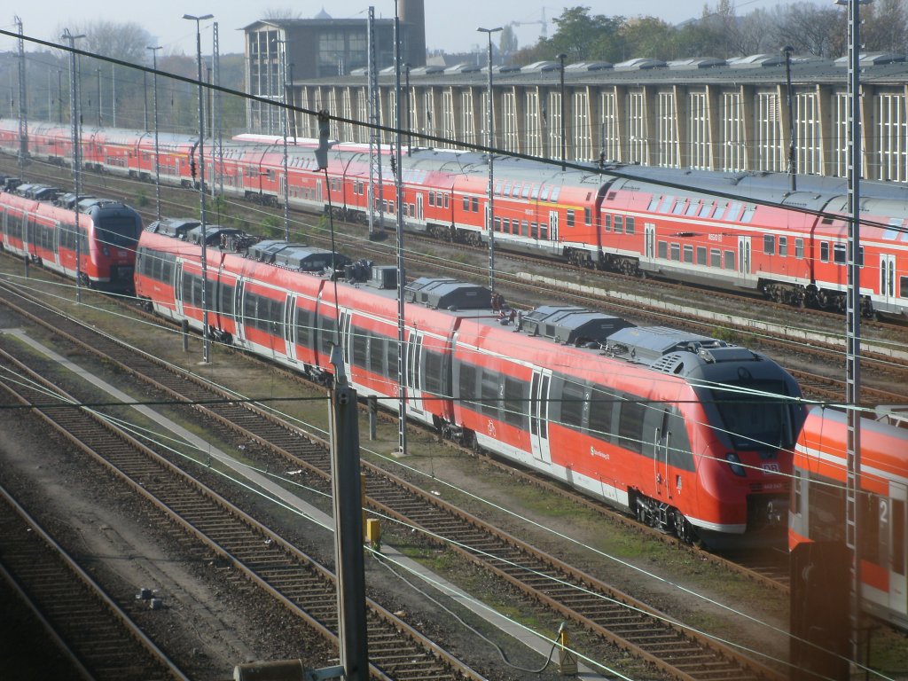 Am 29.Oktober 2011 konnte ich in Berlin Lichtenberg mein erstes Bild von der  hlichen Gurke 442 fotografieren,dabei handelte es sich um den 442 247.