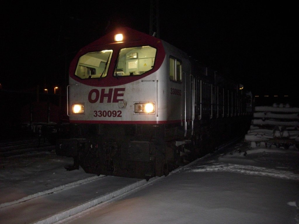 Am Abend vom 18.Januar 2010 traf ich auf der Ladestra�e von Bergen/R�gen den OHE-Tiger 330092