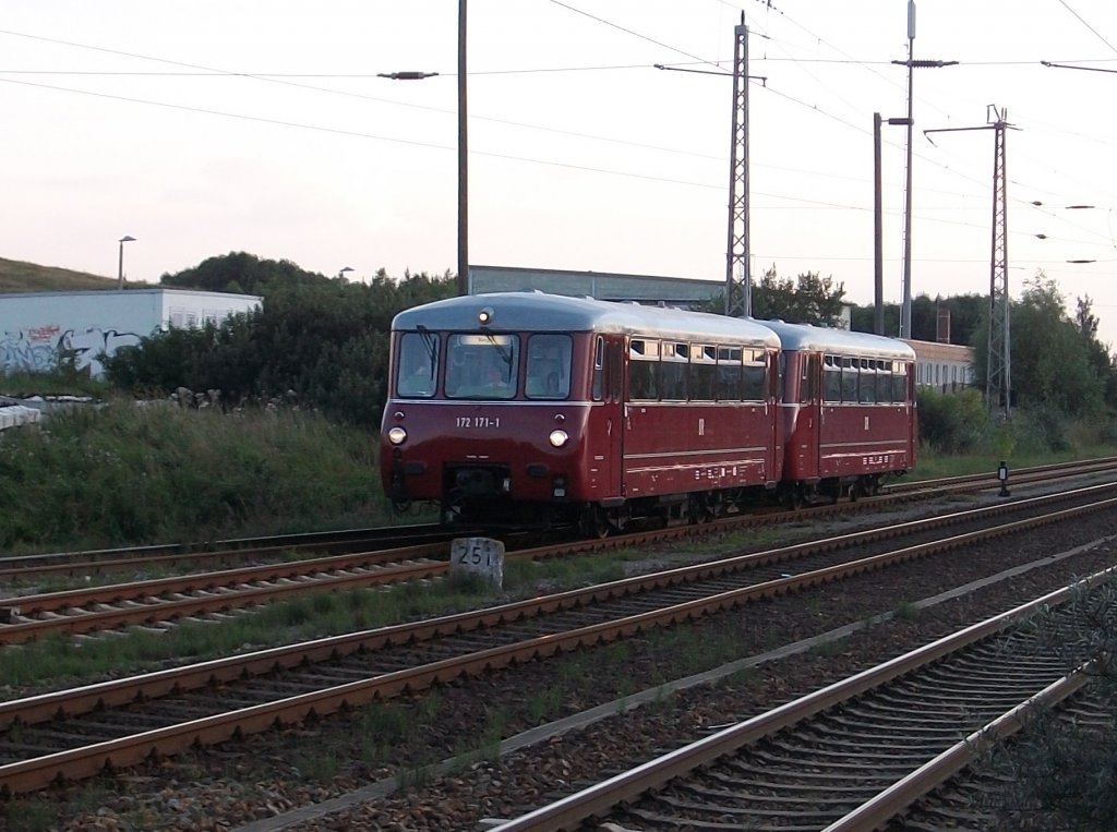 Am Abend vom 21.August 2010 kamen LVT 172 171 und 172 132 aus Lauterbach Mole in den Bahnhof Bergen/R�gen gefahren.