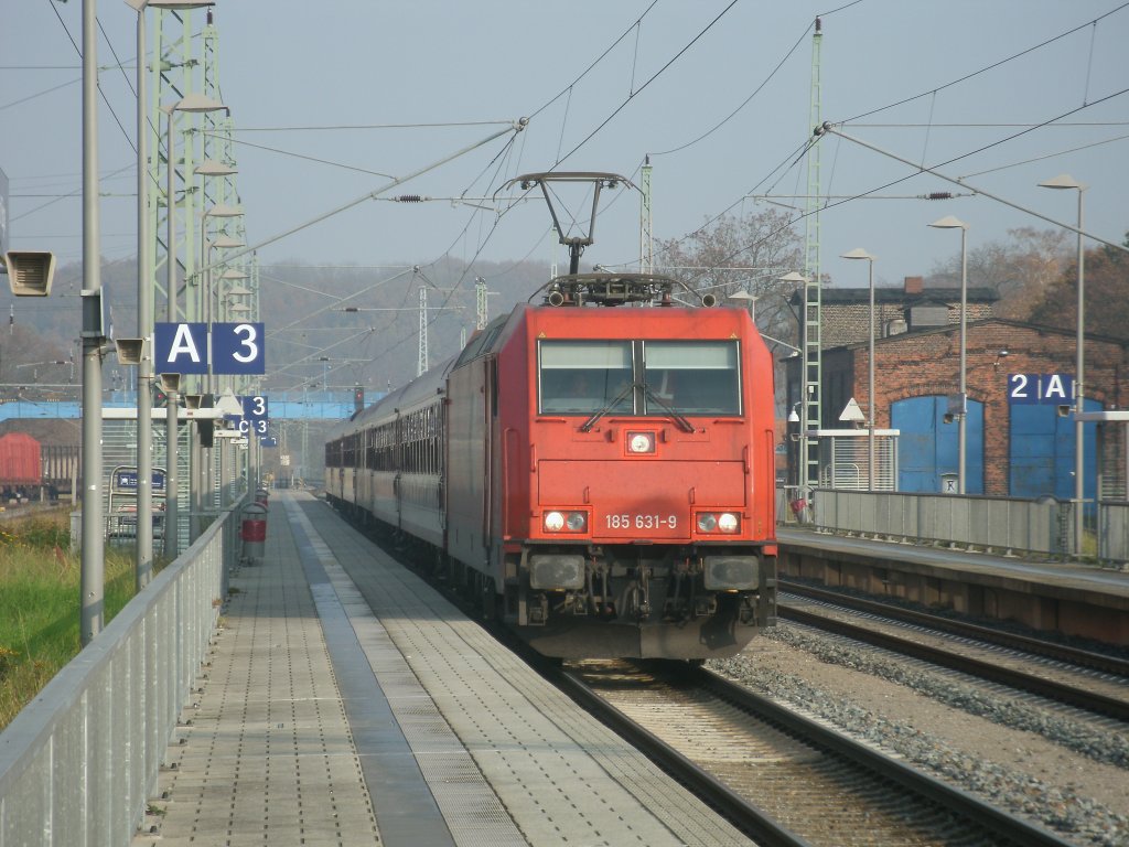 Auch f�r mich hie� es am 06.November 2011 warten bis der Sonderzug aus Binz nach K�ln kam.Bis endlich die HGK 185 631 durch Bergen/R�gen kam,hatte ich in der Zwischenzeit sogar auf mein Mittagessen verzichtet.