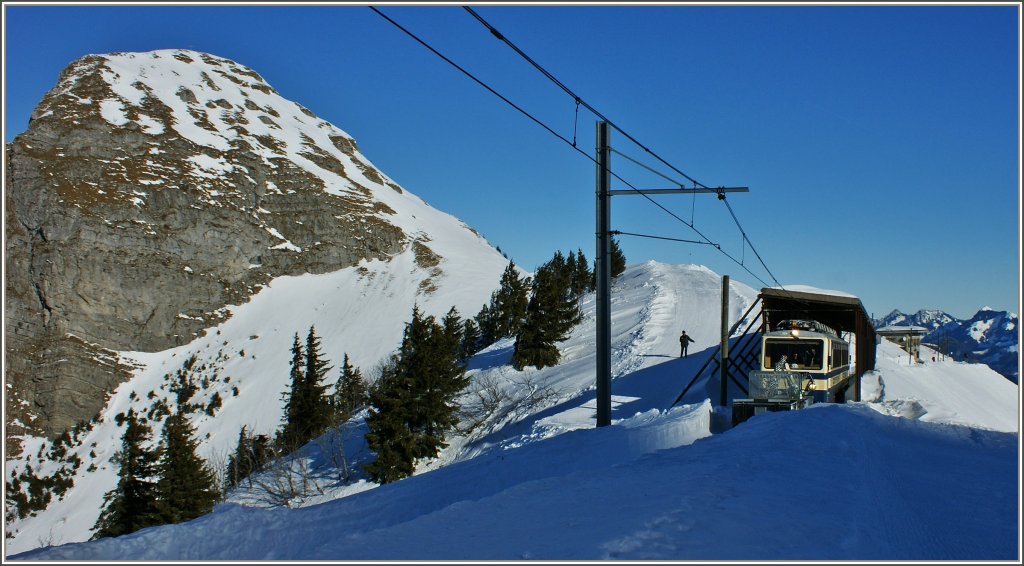 Auf der Fahrt nach oben ist dieser Rocher-de-Naye Zug.
(12.01.2012)