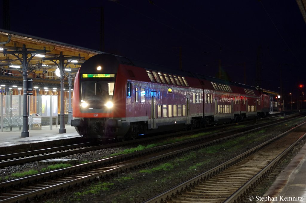 Auf Gleis 3 in Stendal steht der RE20 (RE 17716) nach Uelzen, geschoben hat die 112 174-8. 04.02.2011