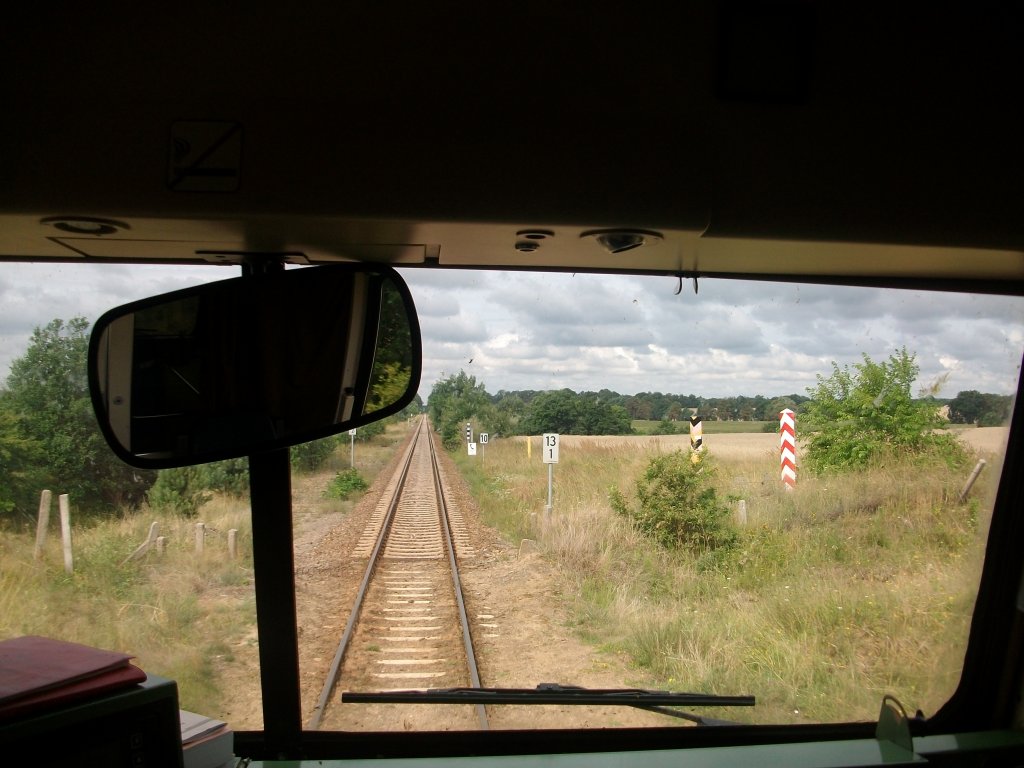 Aus dem R�ckfenster von 928 652 fotografierte ich am 07.August 2010 als Dieser bei Grambow die Grenze zwischen Deutschland und Polen �berquerte.