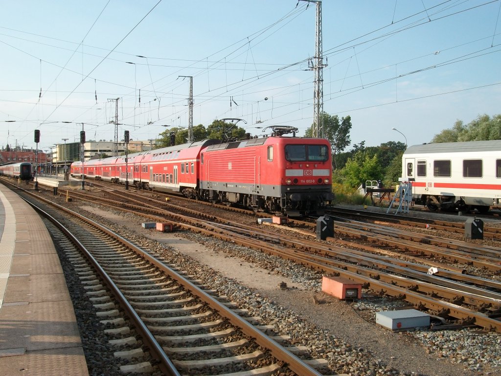 Ausfahrt aus Stralsund am 31.Juli 2010 f�r 114 002.