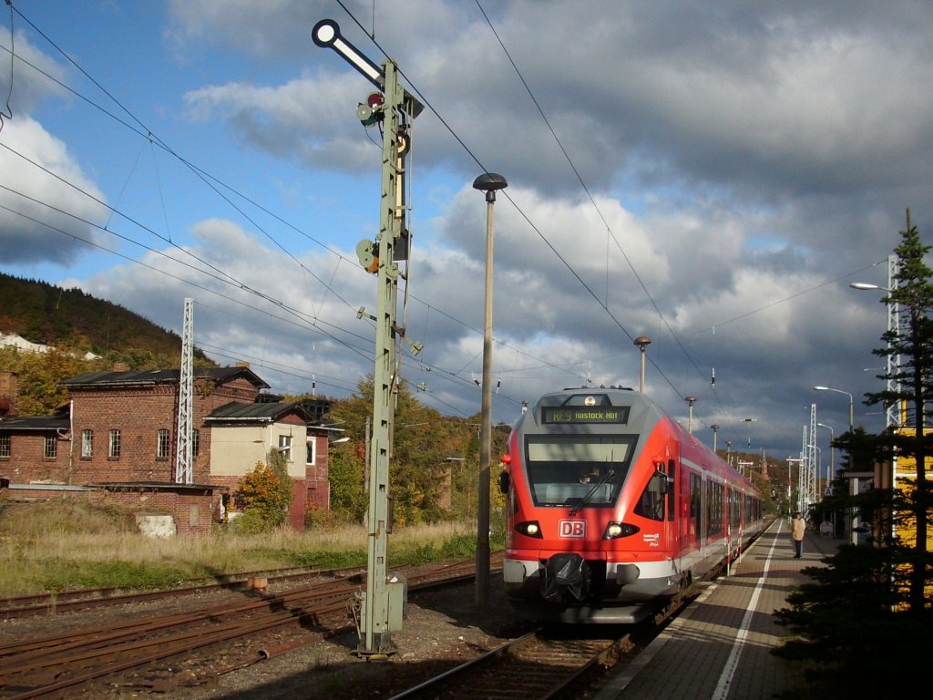 Ausfahrt frei fr 429 029 als Dieser am 14.Oktober 2009 den Bahnhof Sassnitz verlie.