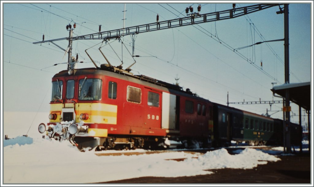 Ausgegraben: Noch ein De 4/4, aber ein normalspuriger; hier der De 4/4 1667 im Endbahnhof Beromnster im Winter 1987/88.
Fotografiertes Foto