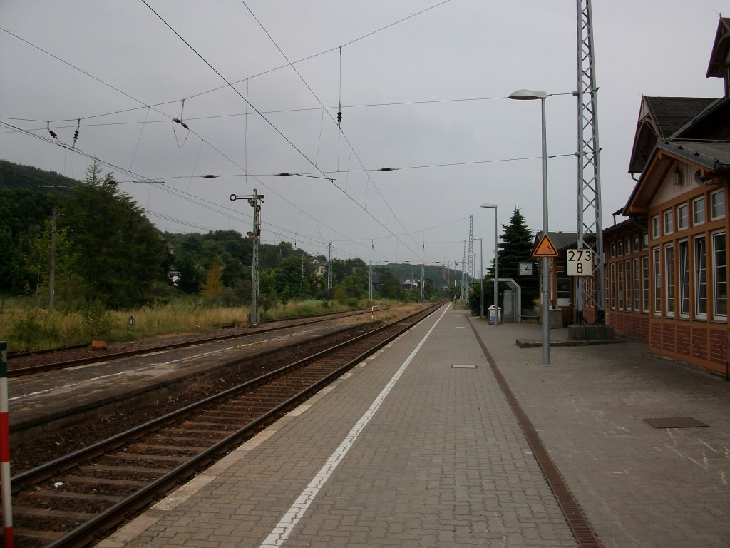 Bahnsteiggleis in Sassnitz an dem die RE-Z�ge an und abfahren.Aufnahme vom 13.Juli 2010.