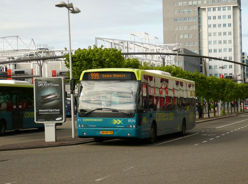 Connexxion 8536 DAF VDL Berkhof Ambassador 200 Baujahr 2005. Stationsplein Leiden 09-05-2012.