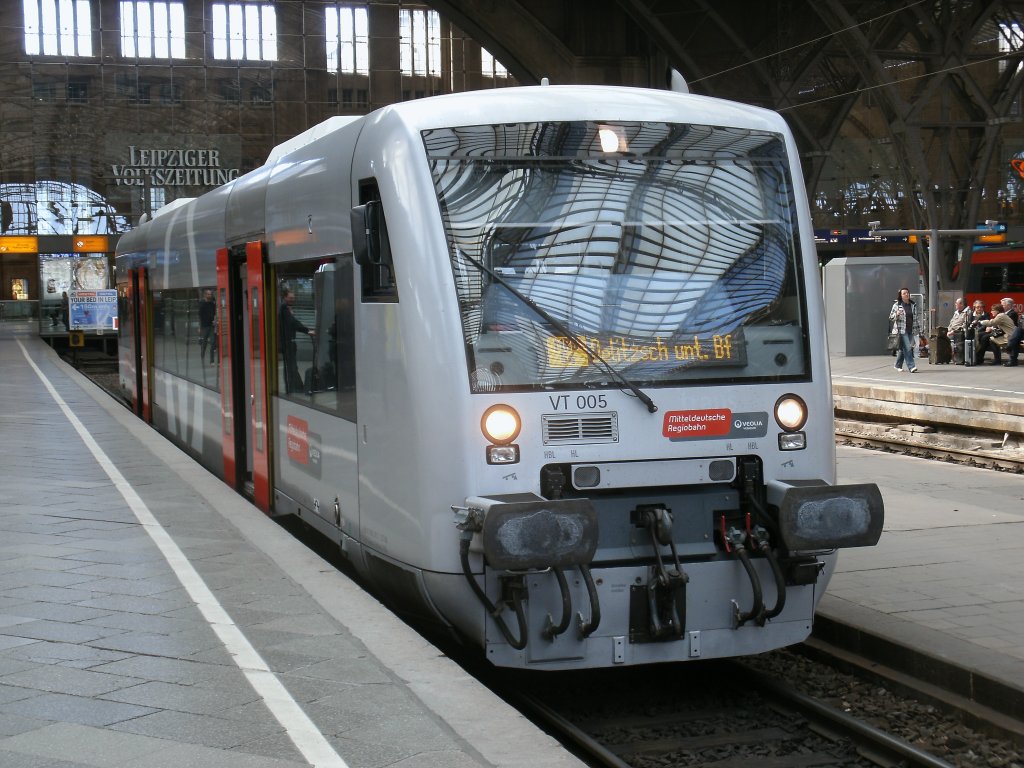 Dank des Sparpreisangebot,f�r 29,-� durch Deutschland,nutzte ich,am 26.M�rz 2012,die Gelegenheit nach dreizehn Jahren den Leipziger Hbf wieder einmal zubesuchen.Die MRB mit dem VT005 stand nach Delitzsch in der Bahnhofshalle von Leipzig.