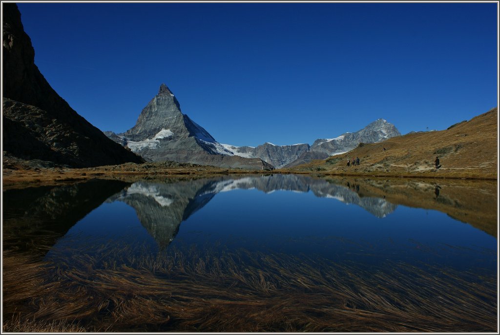 Das Matterhorn und der Riffelsee, ein viel fotografiertes Motiv.
(04.10.2011)