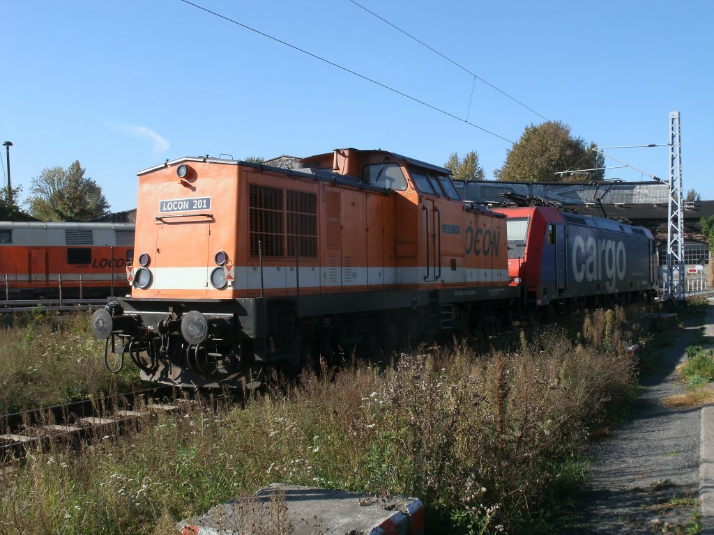 Das Unternehmen LOCON trifft man in der Einsatzstelle Berlin Lichtenberg h�ufig.So war,am 01.Oktober 2011, LOCON-201 und die Schweizer Re482 040 dort. 