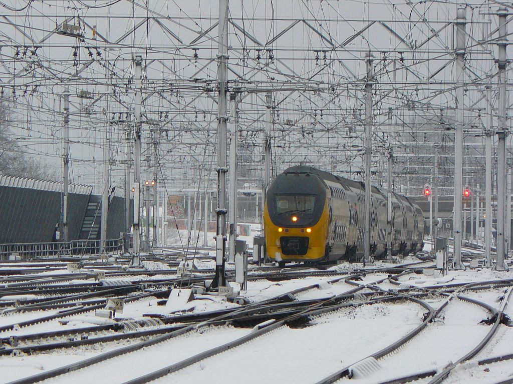 DD-IRM-VI Utrecht Centraal Station 07-12-2012.

DD-IRM-VI in de sneeuw Utrecht Centraal Station 07-12-2012.