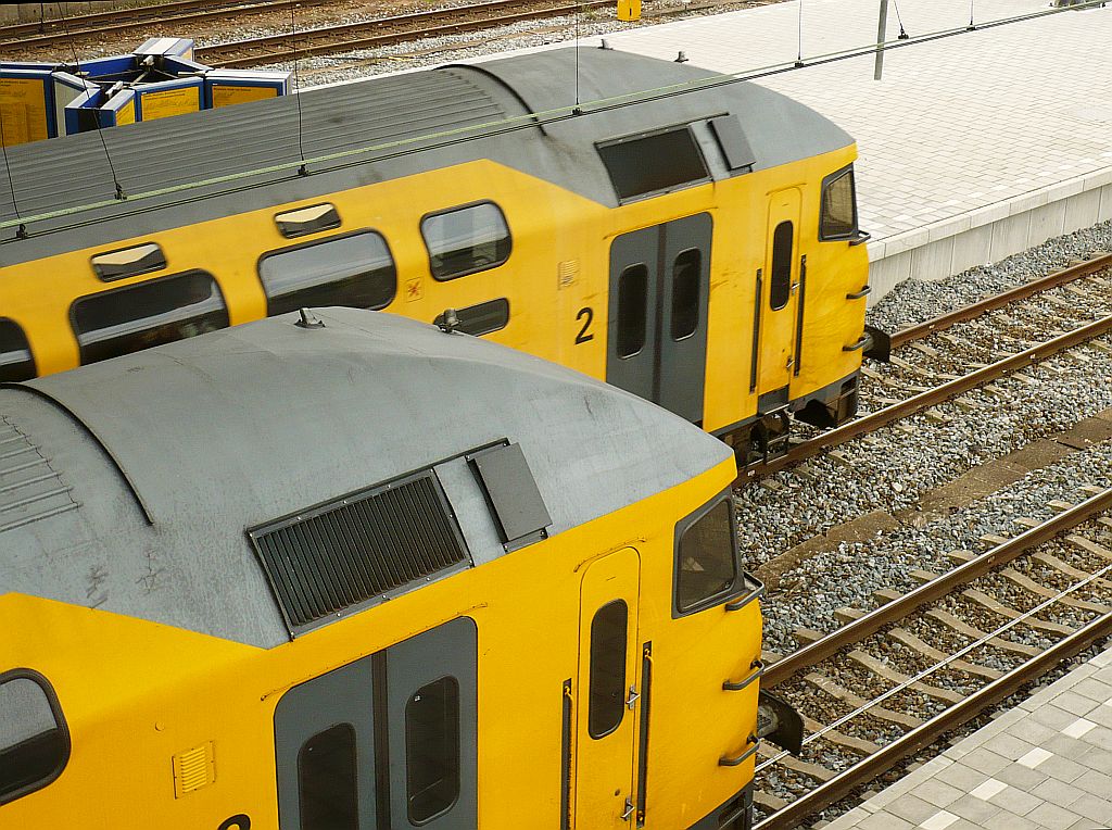 DDAR und MDDM neben einander Rotterdam Centraal Station 05-10-2011.

DDAR en MDDM naast elkaar Rotterdam Centraal Station 05-10-2011.