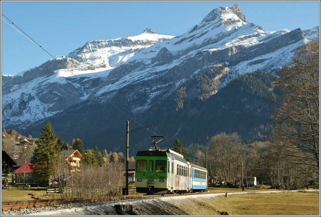 Der ASD Regionalzug wird in Krze seinen Zielbahnhof Les Diablerets erreichen. 
20. Nov. 2012