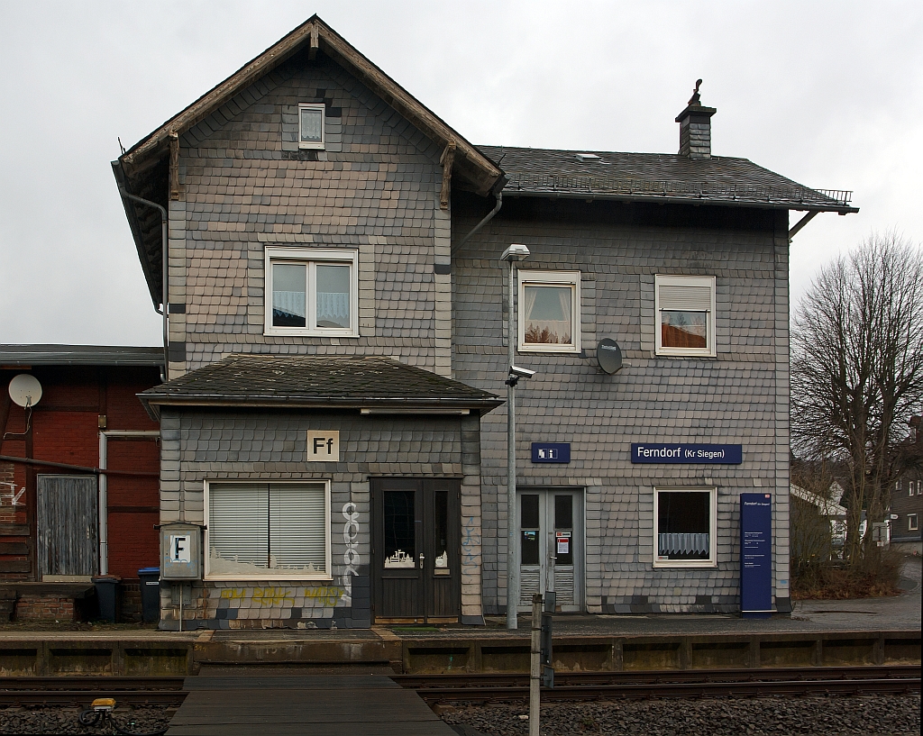 Der Bahnhof Ferndorf (Kr. Siegen) an der Rothaarbahn (KBS 443), hier am 14.01.2012.