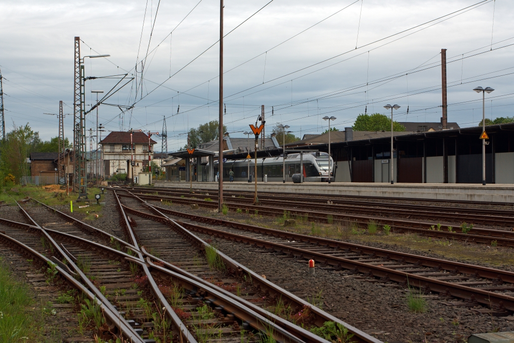 Der Bahnhof Kreuztal (Siegerland) an der KBS 440 Ruhr-Sieg-Strecke am 18.05.2012.