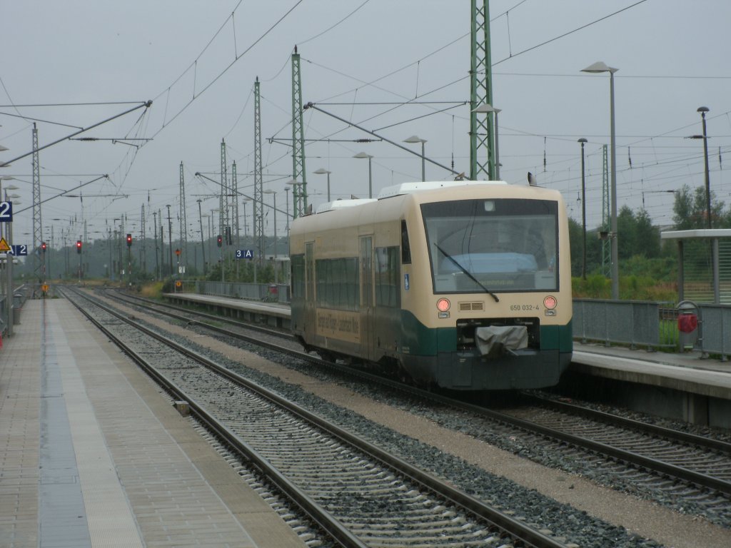 Der PRESS VT650 032 fernab von seinem Stammgleis,am 30.Juli 2011,in Bergen/R�gen.