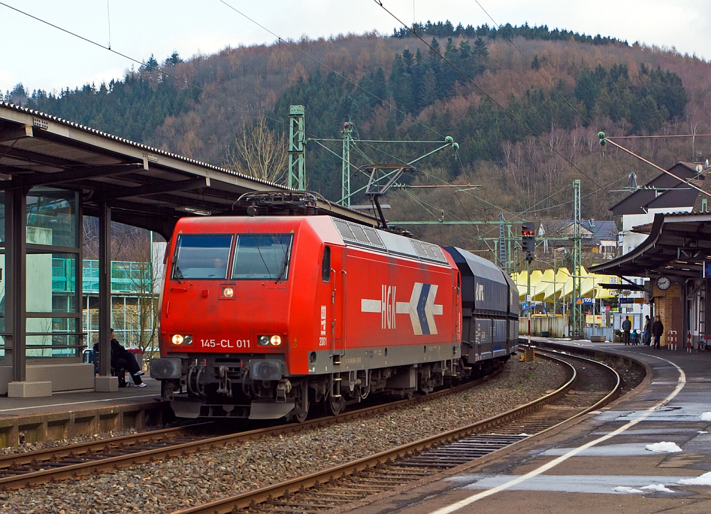 Die 145 - CL 011 (Lok 2001) der HGK (Hfen und Gterverkehr Kln AG) zieht am 17.02.2013 einen leeren Kohleganzzug (offene VTG Schttgutwagen mit schlagartiger Schwerkraftentladung, hydraulischem Klappenverschlusssystem und 4 Radstzen der Gattung Falns) durch den Bahnhof Betzdorf/Sieg in Richtung Kln.

Die Lok wurde 2000 bei ADtranz in Hennigsdorf (ehem. AEG) unter der Fabriknummer 133382 gebaut und ist ber CB Rail an die HGK vermietet unt hat die Fahrzeugregisternummer 91 80 6145 089-9 D-HGK.

Technische Daten:
Achsfolge: Bo'Bo'
Lnge ber Puffer:  18.900 mm
Eigengewicht: 80,0 t
Hchstgeschwindigkeit: 140 km/h
Leistung: 4.200 kW (5.710 PS)
