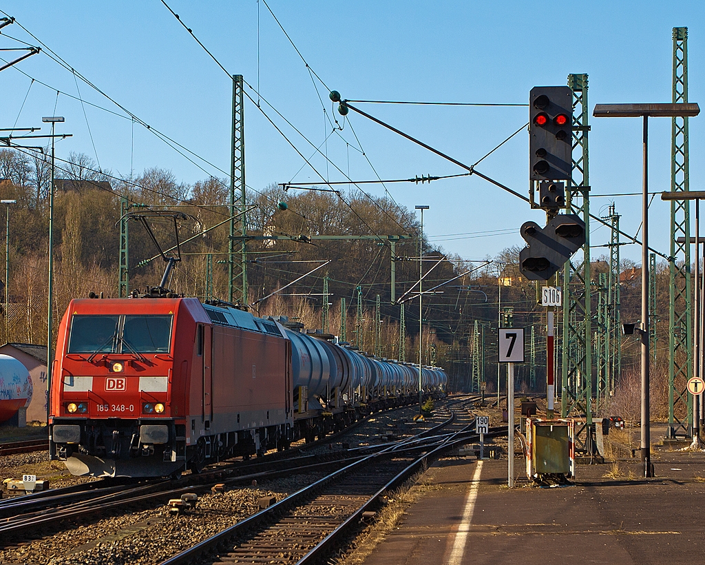 Die 185 348-0 (eine Bombardier TRAXX F140 AC 2) der DB Schenker Rail zieht am 02.03.2013 einen Kesselwagenzug durch den Bahnhof Betzdorf Sieg in Richtung Siegen.