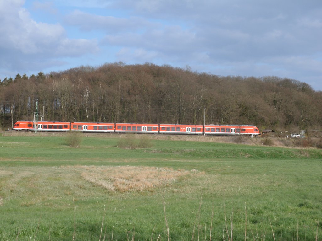 Dies ist kein Bild von meiner Modellbahn am 17.April 2012 fotografierte ich den RE 13031 Stralsund-Binz bei Bergen/R�gen.