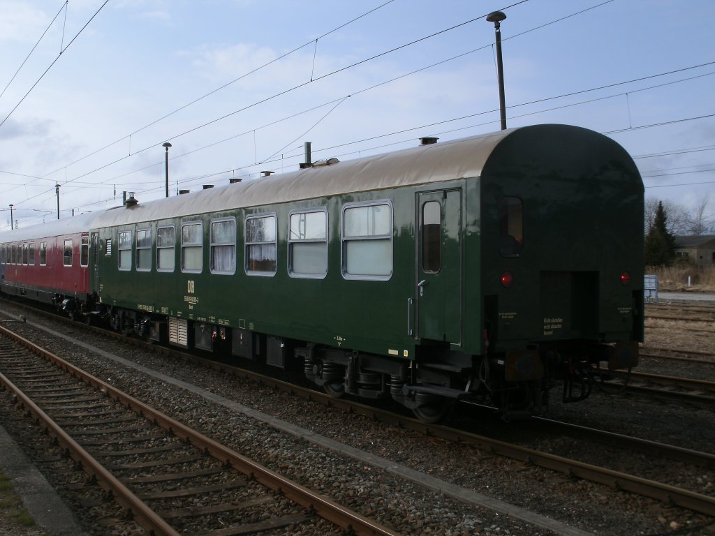 Dieser Dienstwagen 55 80 89-06 001-3 geh�rt der PRESS und war am 15.M�rz 2011 in Bergen/R�gen mit in einem Sonderzug.