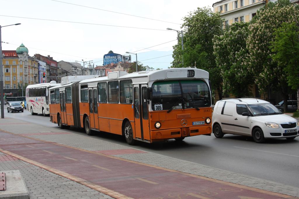 Dieser Mercedes Gliederbus fuhr am 6.5.2013 in der bulgarischen 
Hauptstadt Sofia auf der Linie 305.