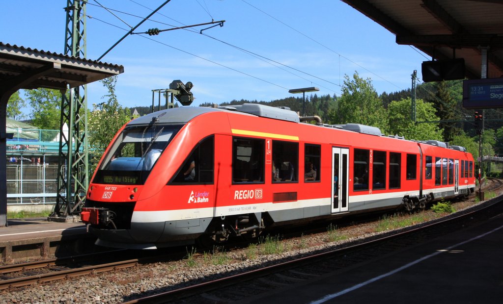 Diseltriebwagen 648 203 / 648 703 (LINT41) der 3-Lnder-Bahn (RB95) kommt von Siegen und fhrt am 08.05.2011 in den Bahnhof Betzdorf/Sieg.